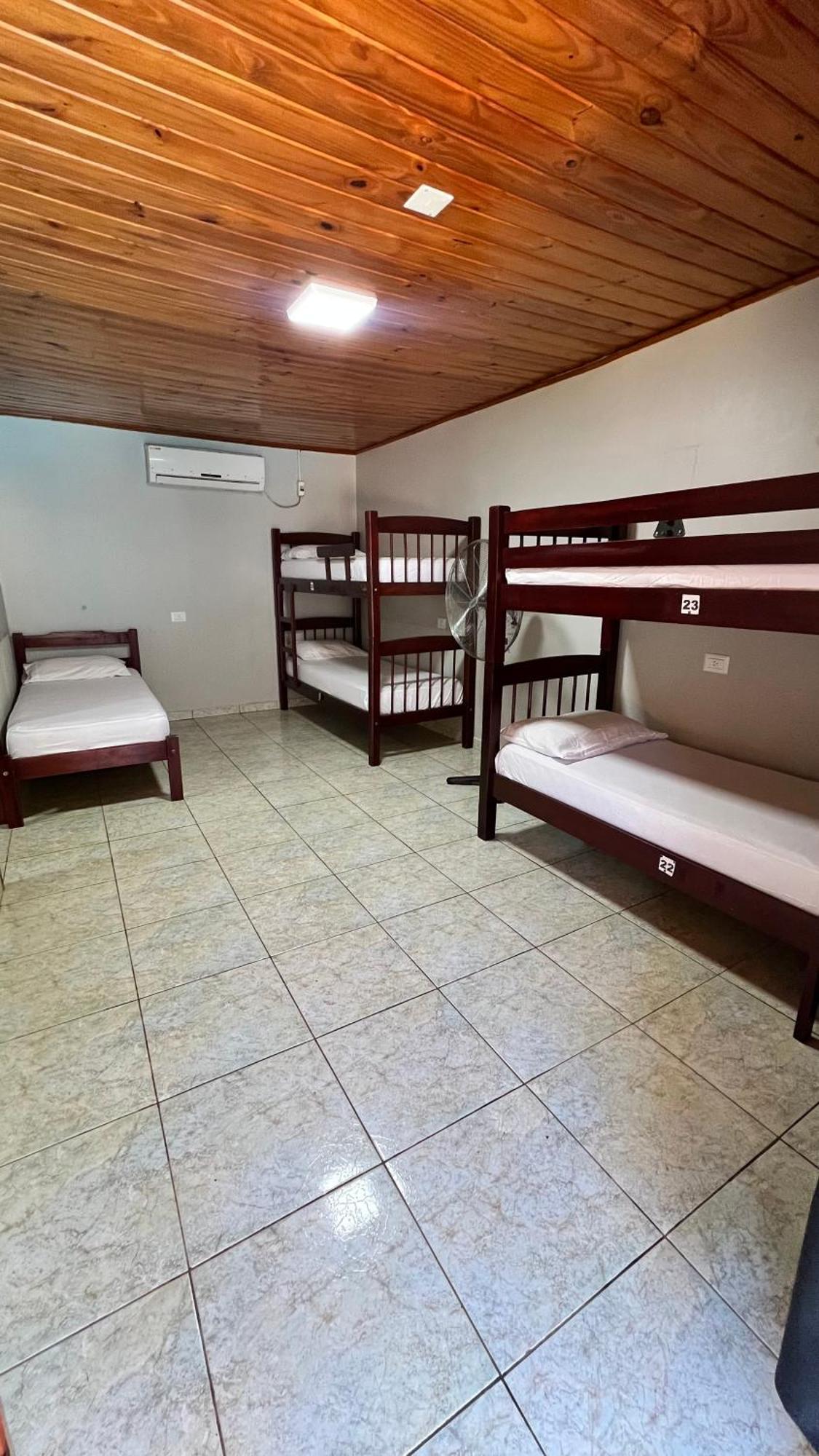 Hostel Peter Pan Puerto Iguazú Exteriör bild